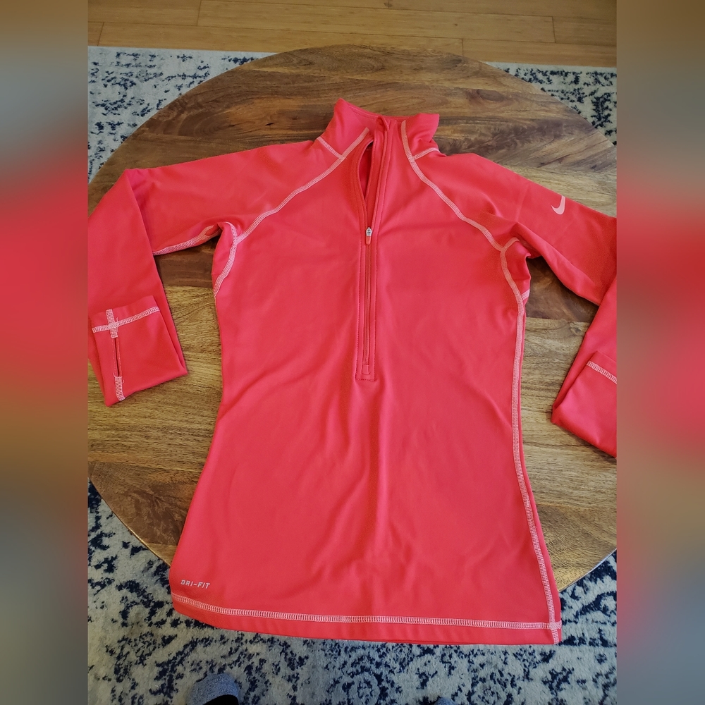 NWOT Women's Nike Dri-fit Long Sleeve Jacket Size S